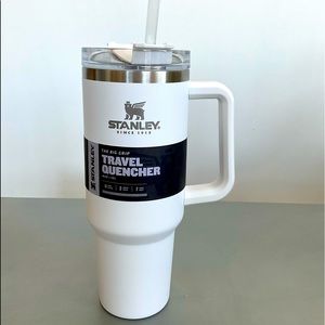 Stanley 40 ounce quencher cup with handle. Pure white color, brand new